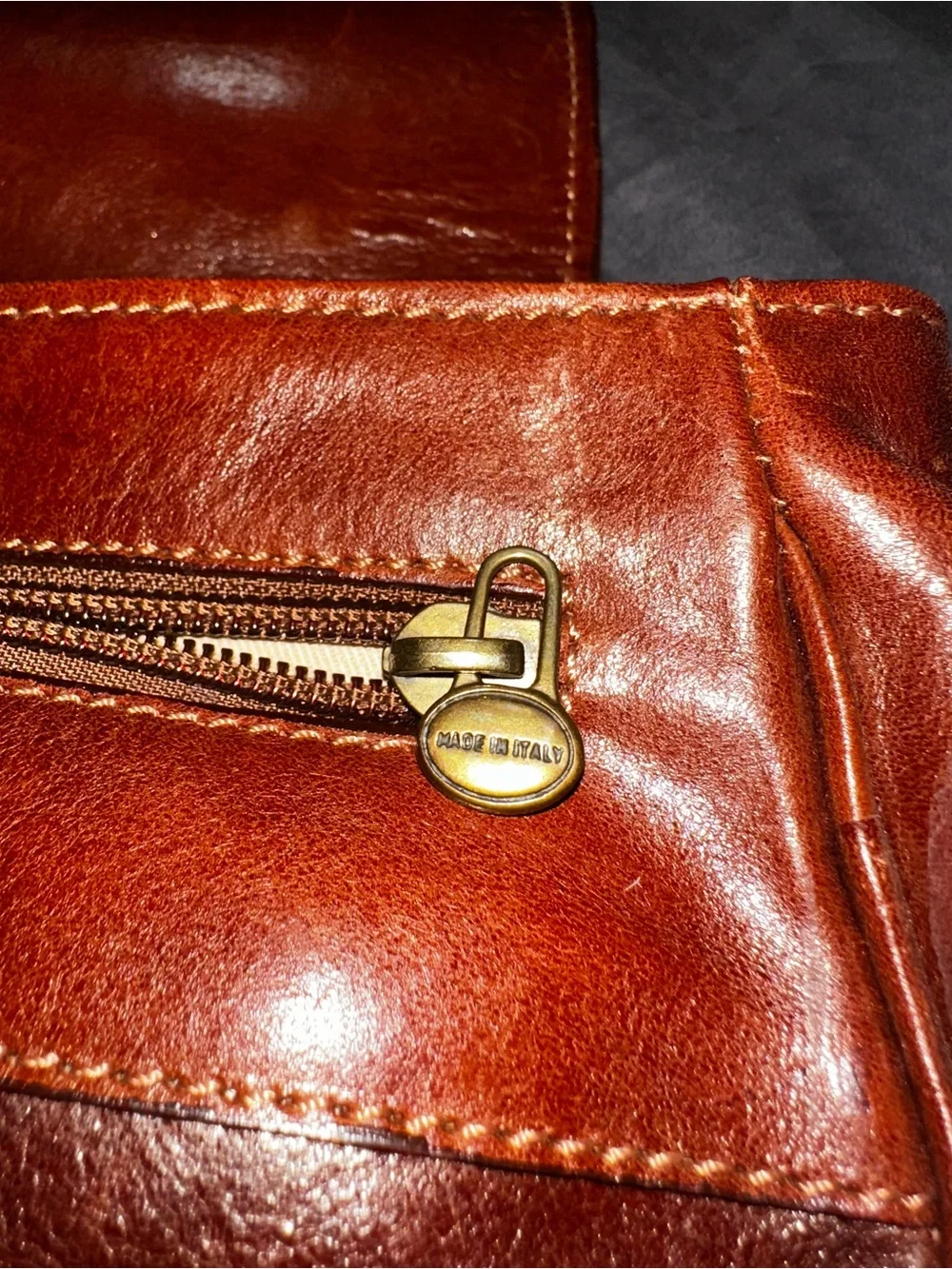 Classic Brown Leather Messenger Bag with Adjustable Strap